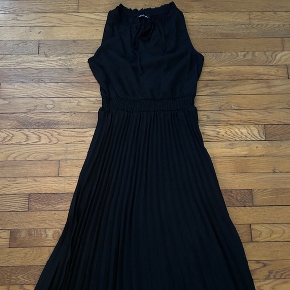 Pretty Garden Black Midi Dress - Picture 2 of 14